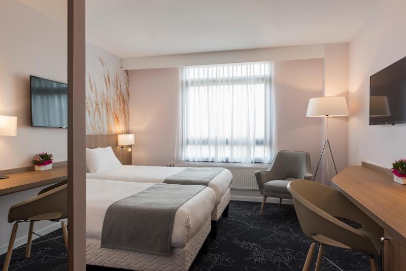 Standard Twin Room image 1