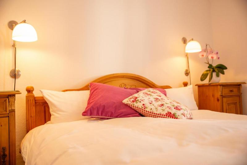 Standard Double Room image 4