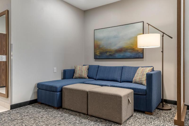 Queen Suite with Two Queen Beds - Non-Smoking image 3