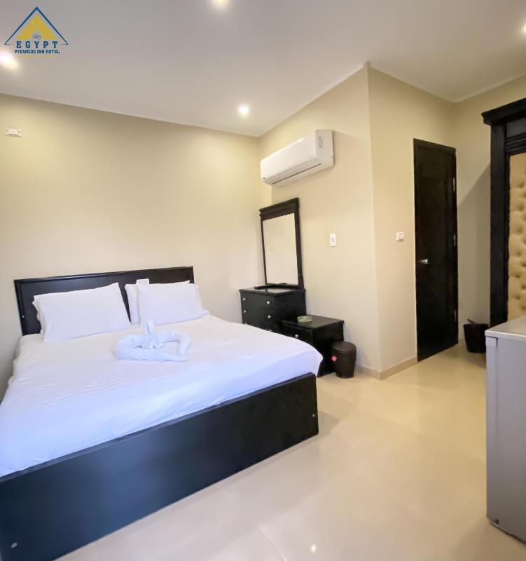 Single Room with Pyramid View image 2