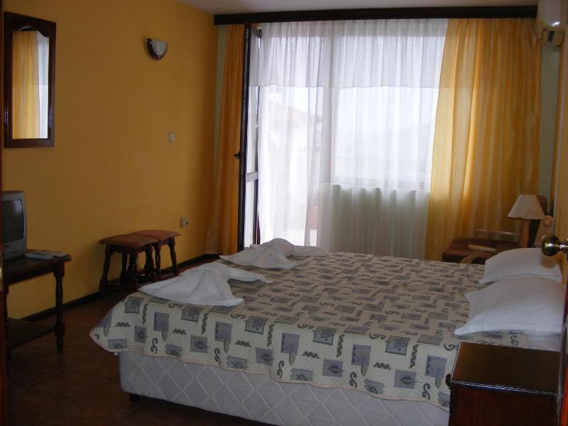 Studio with Balcony (2 Adults) image 3