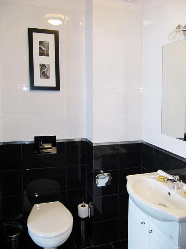 Twin Room image 3