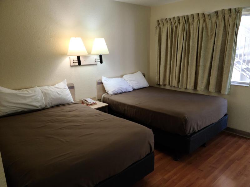 Standard Double Room image 3