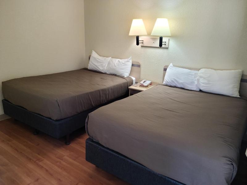 Standard Double Room image 2