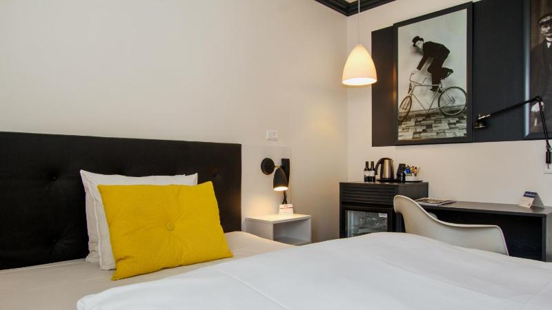 Standard Queen Room image 3