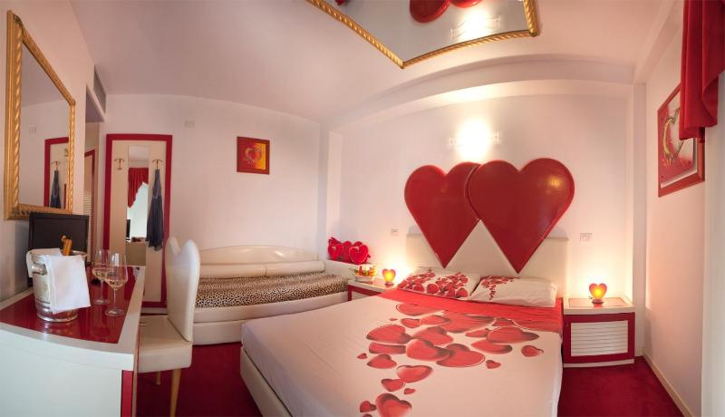 Family Suite with Balcony image 3