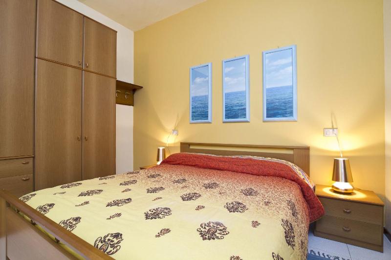 One-Bedroom Apartment image 4