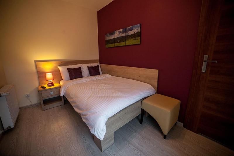 Double Room with Extra Bed image 4