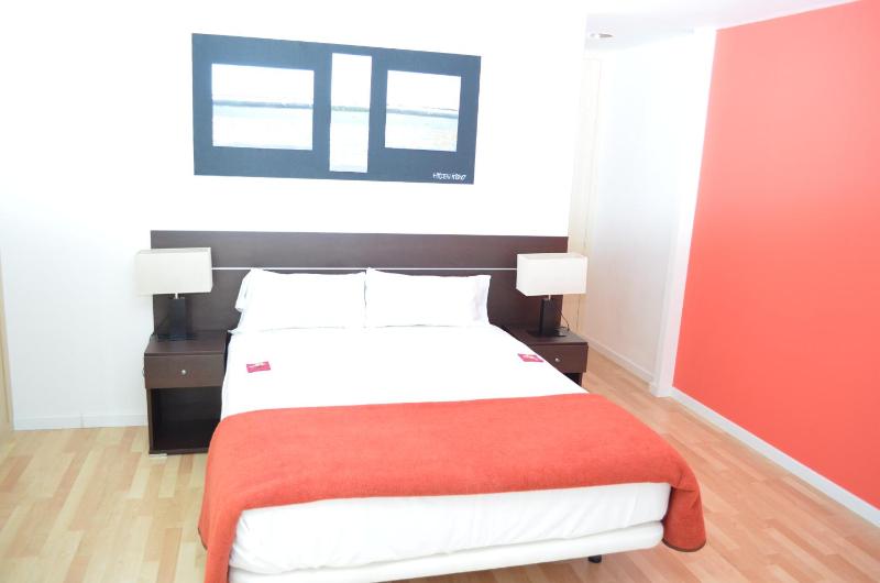 Four-Bedroom Apartment with Terrace image 3