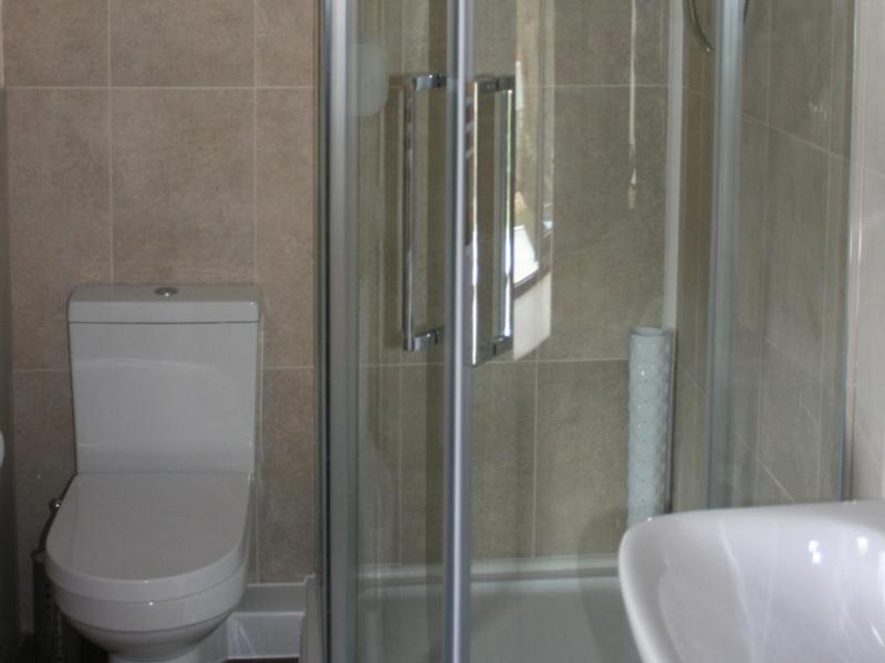Twin Room with Shower image 3