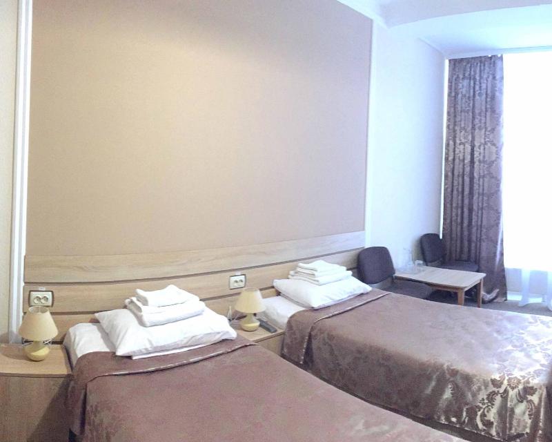 Twin Room image 2