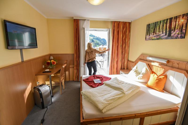 Double Room image 3