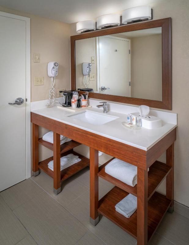 King Suite - Non-Smoking image 2