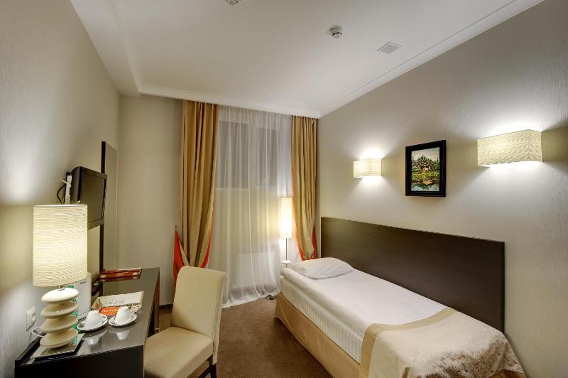 Single Room image 3