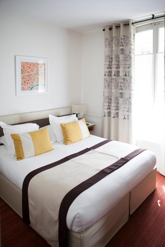 Classic Double Room image 3