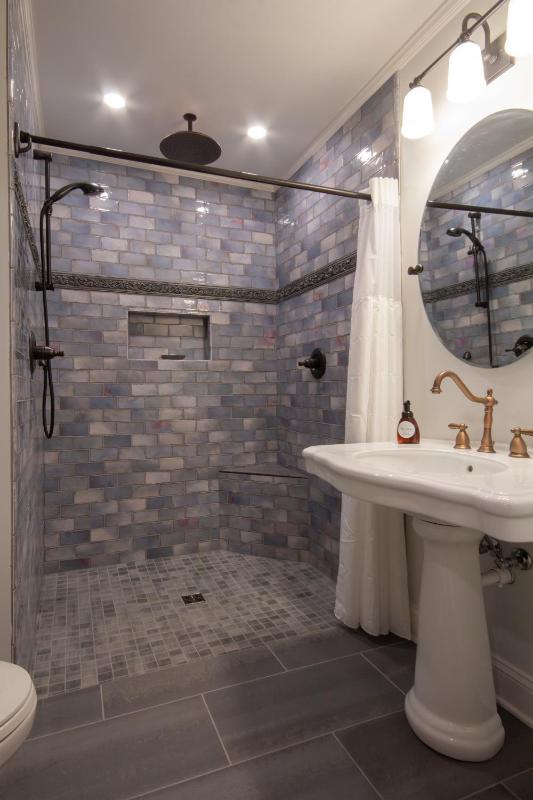 Deluxe Double Room with Bath image 2