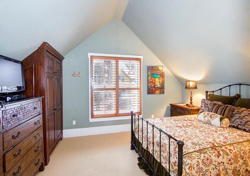 Three-Bedroom House image 2