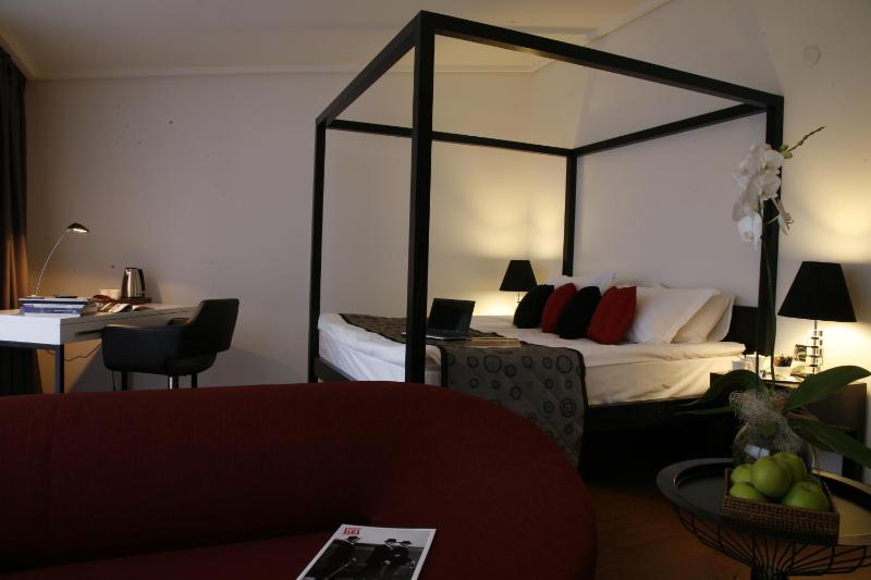 Deluxe Room image 3