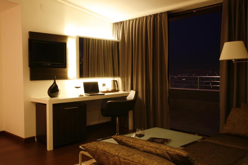 Deluxe Room image 4
