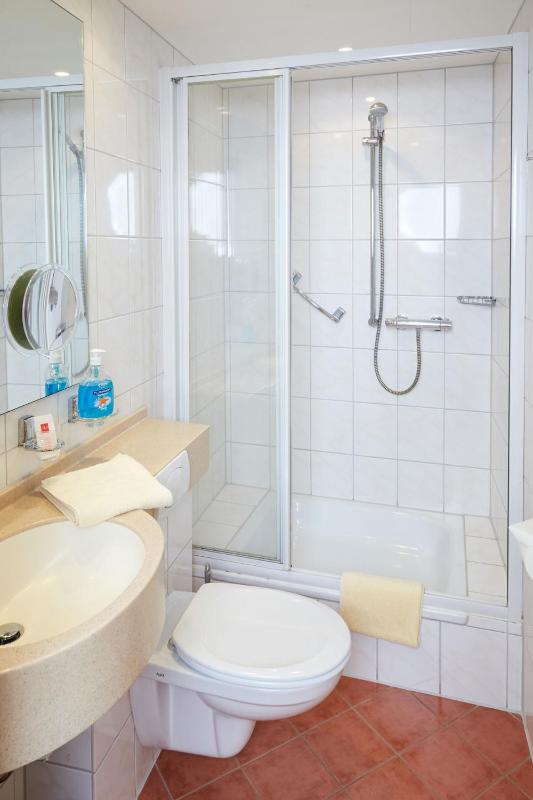 Double Room image 3