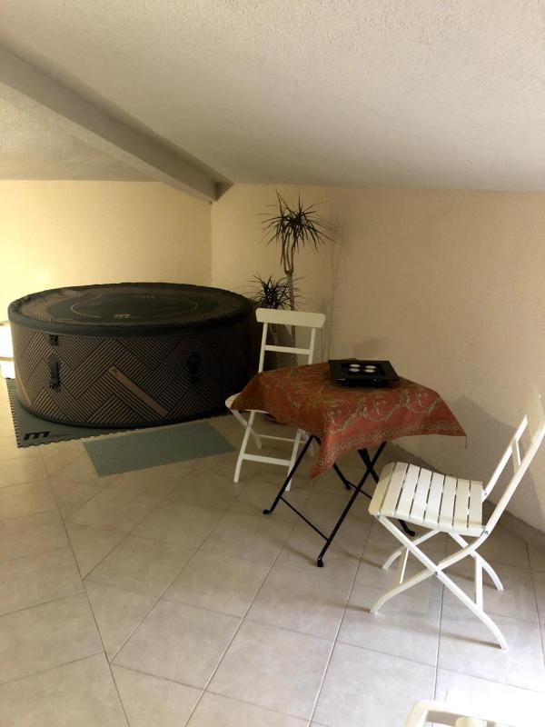 One-Bedroom Apartment image 3