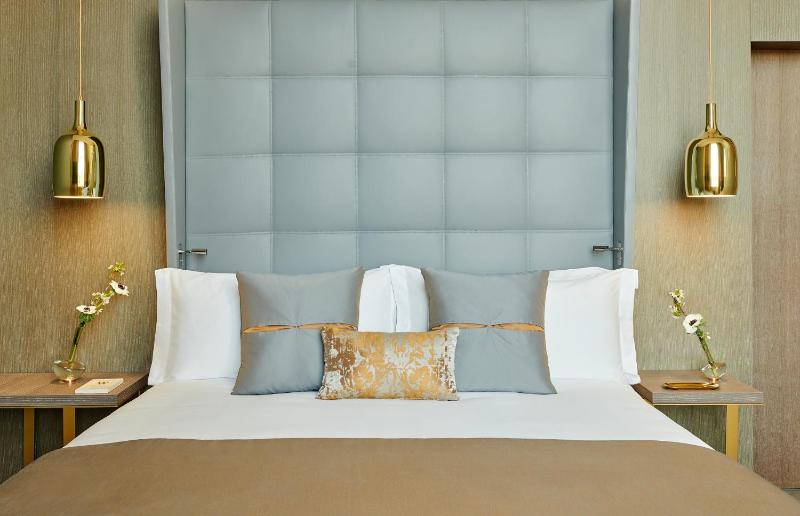Classic King Room with Courtyard View image 1