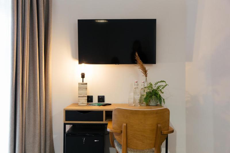 Superior Double or Twin Room with Terrace image 3