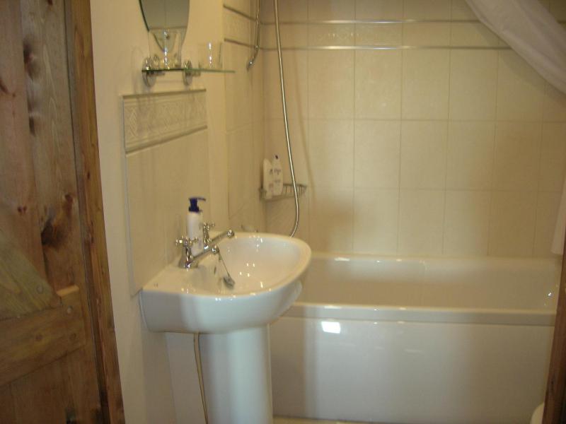 One-Bedroom Apartment image 1