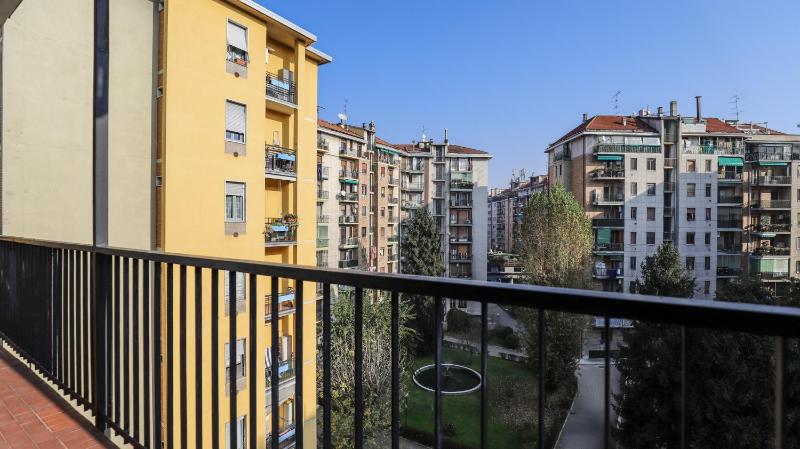 One-Bedroom Apartment image 3