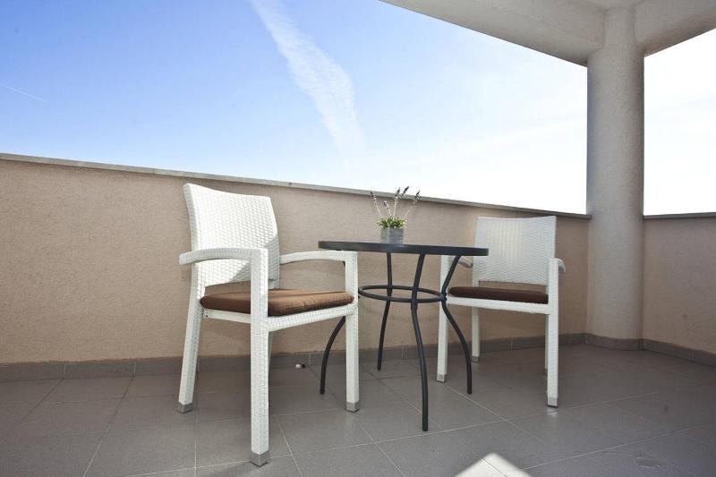 Double or Twin Room with Balcony and Sea View image 2