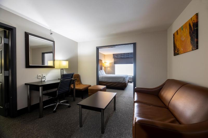 Two-Bedroom Premium Suite - Non-Smoking image 2