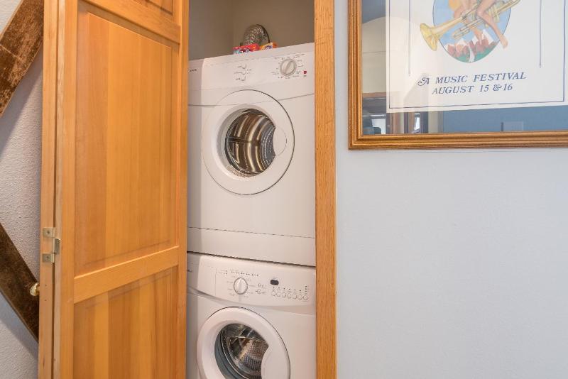 One-Bedroom Apartment image 2