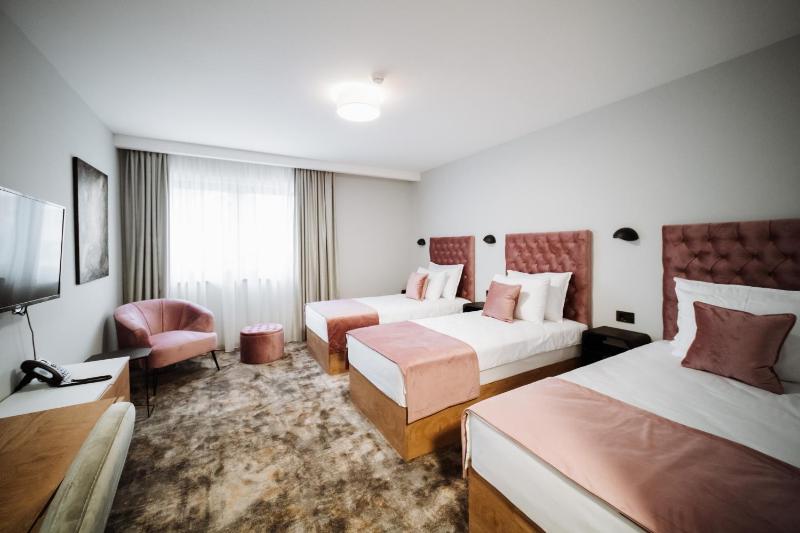 Deluxe Triple Room image 1