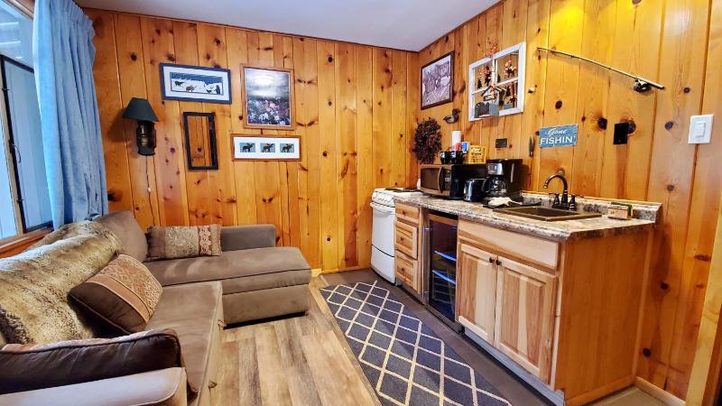 Deluxe Queen Room with River View image 4