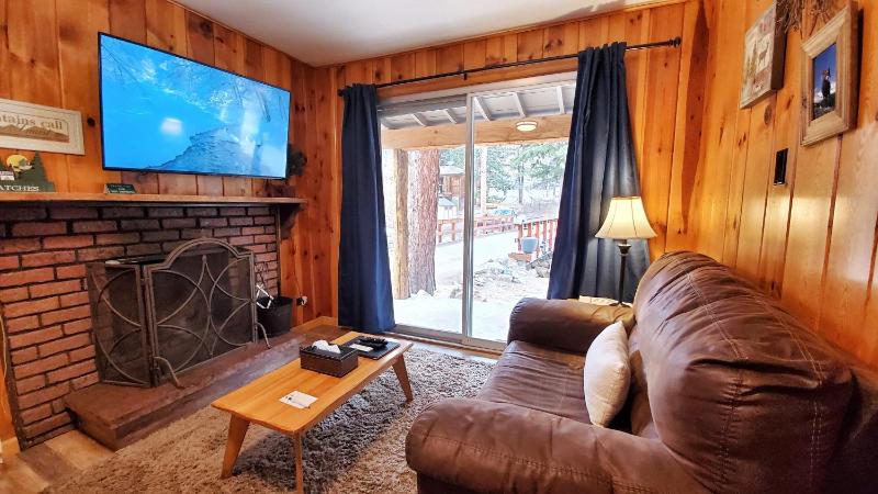 Deluxe Queen Room with River View image 3
