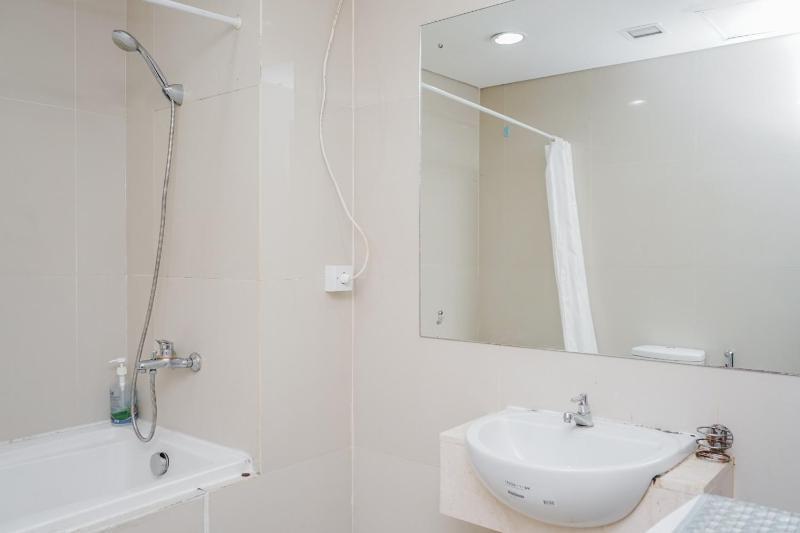 Fully Furnished with Comfortable Design 2BR Apartment Atria Residences By Travelio - image 8