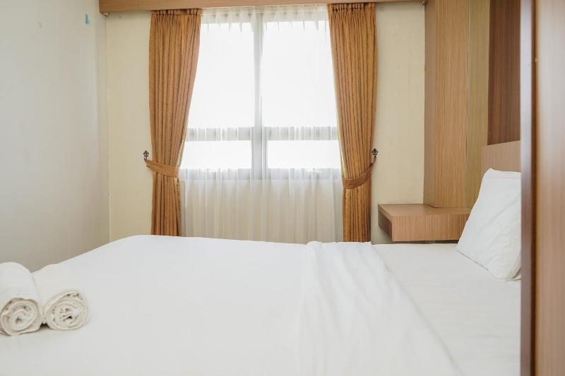 Fully Furnished with Comfortable Design 2BR Apartment Atria Residences By Travelio - image 7