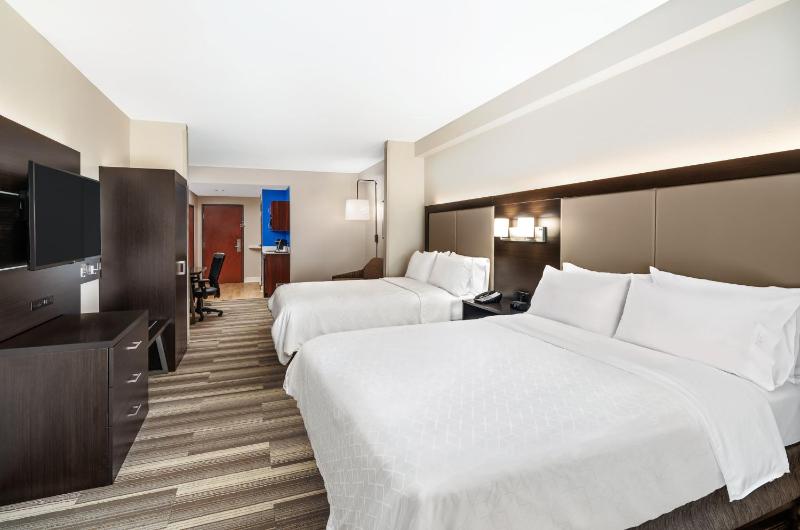 Suite with Two Queen Beds image 3