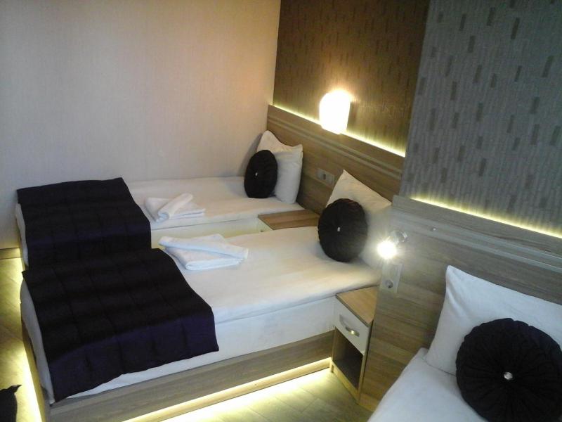 Basic Triple Room image 3