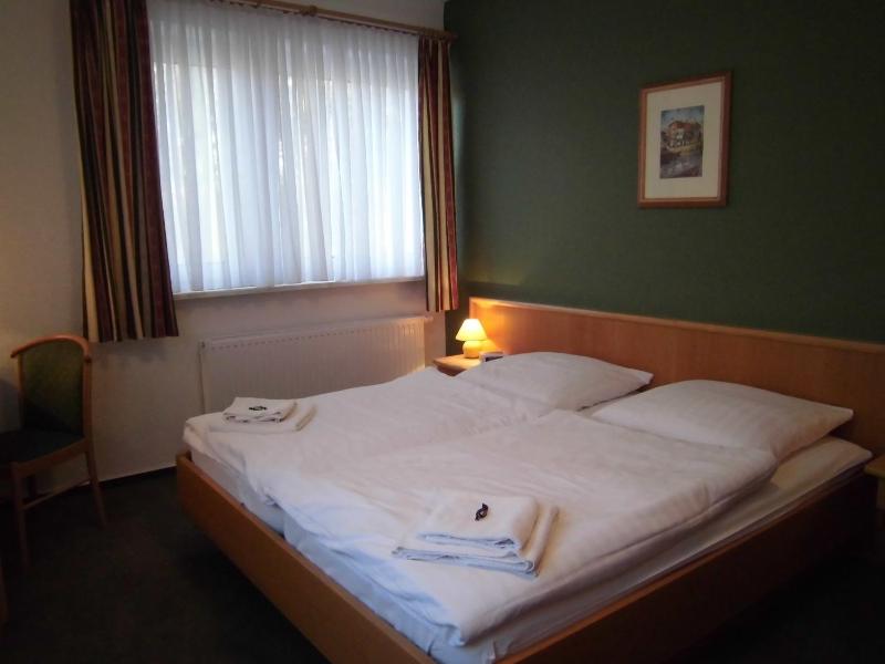 Double Room image 3