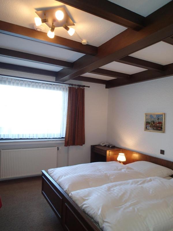 Double Room image 4