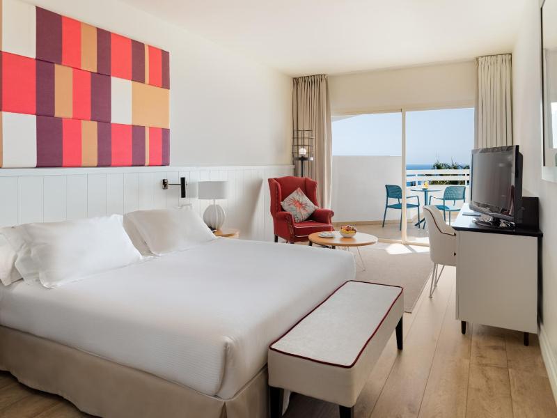 Superior Double or Twin Room with Sea View image 4