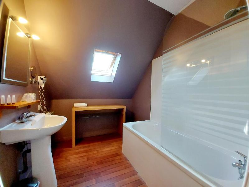 King Room with Balcony image 1