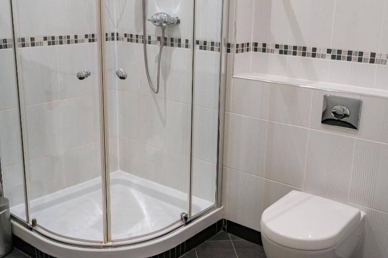 Standard Twin Room ( Not Dog Friendly) image 4