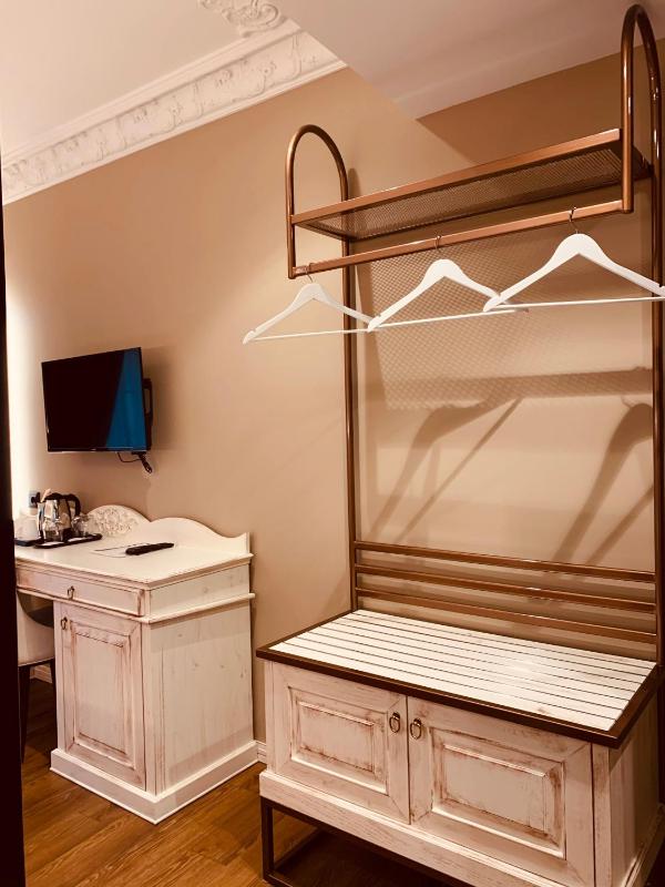 Double or Twin Room with City View image 4