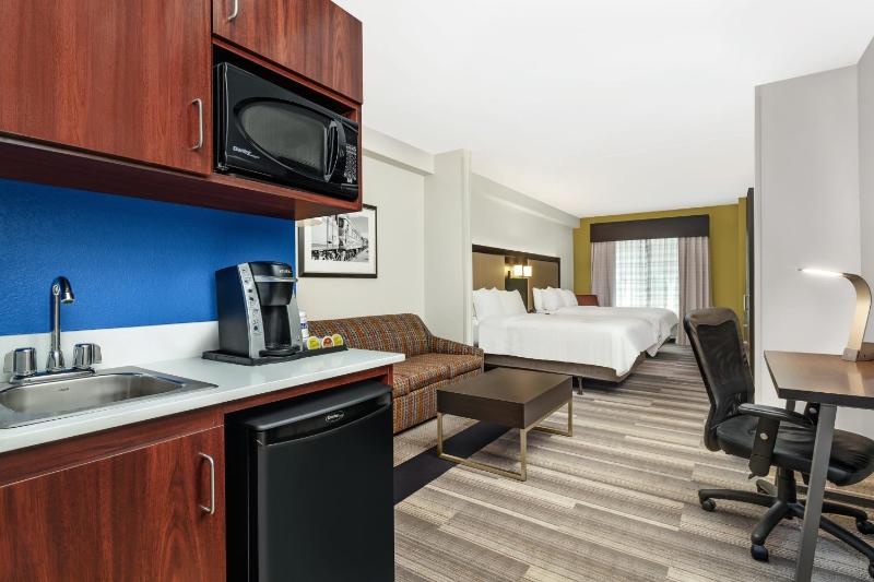 Suite with Two Queen Beds image 4