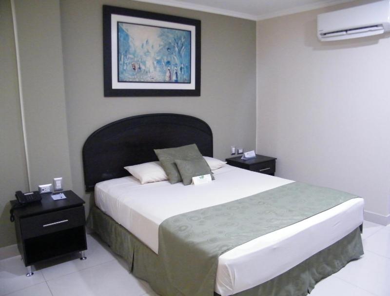Hotel Ramada - image 14