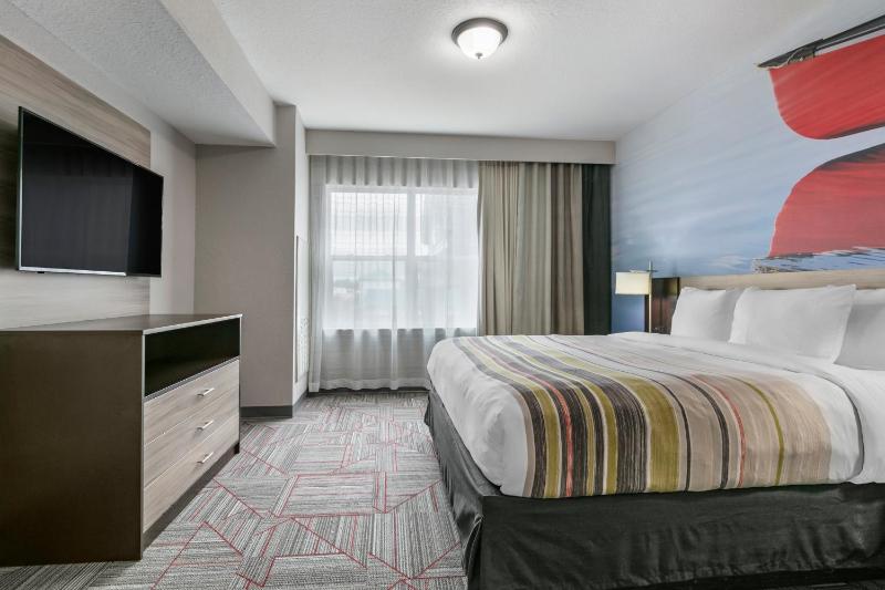 King Suite - Accessible/Non-Smoking image 3