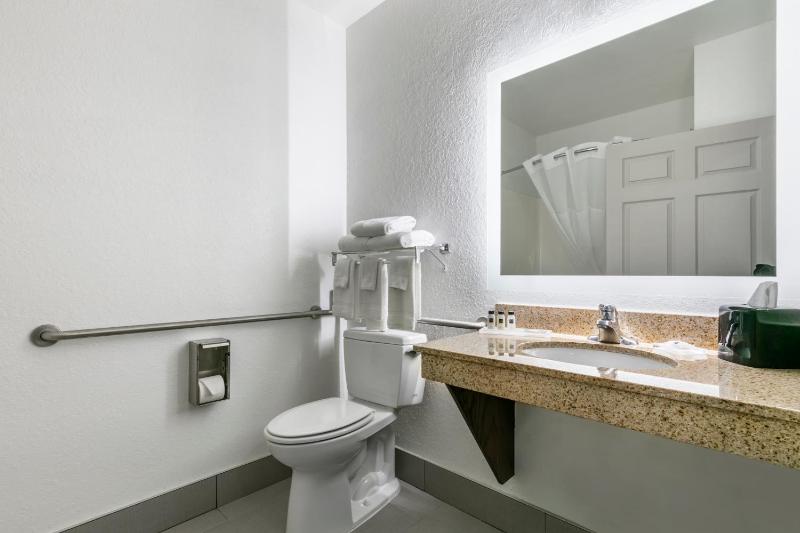 King Suite - Accessible/Non-Smoking image 2