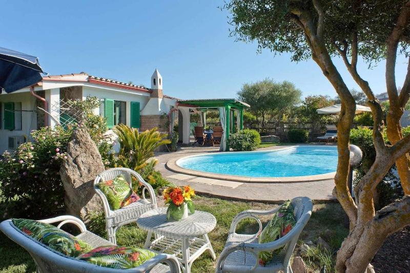 VILLA con PISCINA 200 mt dalla spiaggia 10 persone Images